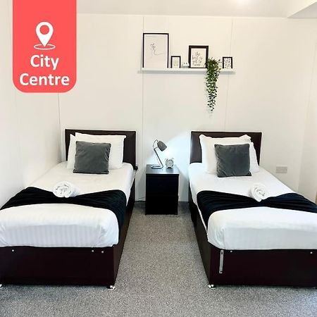 Large Townhouse 5 Beds With Two Parking Spaces - Manchester City Centre ภายนอก รูปภาพ
