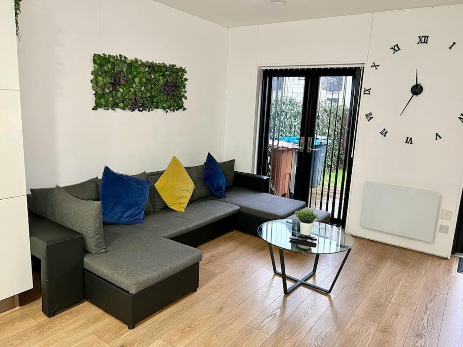 Large Townhouse 5 Beds With Two Parking Spaces - Manchester City Centre ภายนอก รูปภาพ